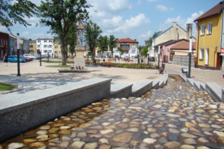 Tutaj zegary wskazują czas dla Tokio i Nowego Jorku. To jedno z najpiękniejszych miast na Śląsku