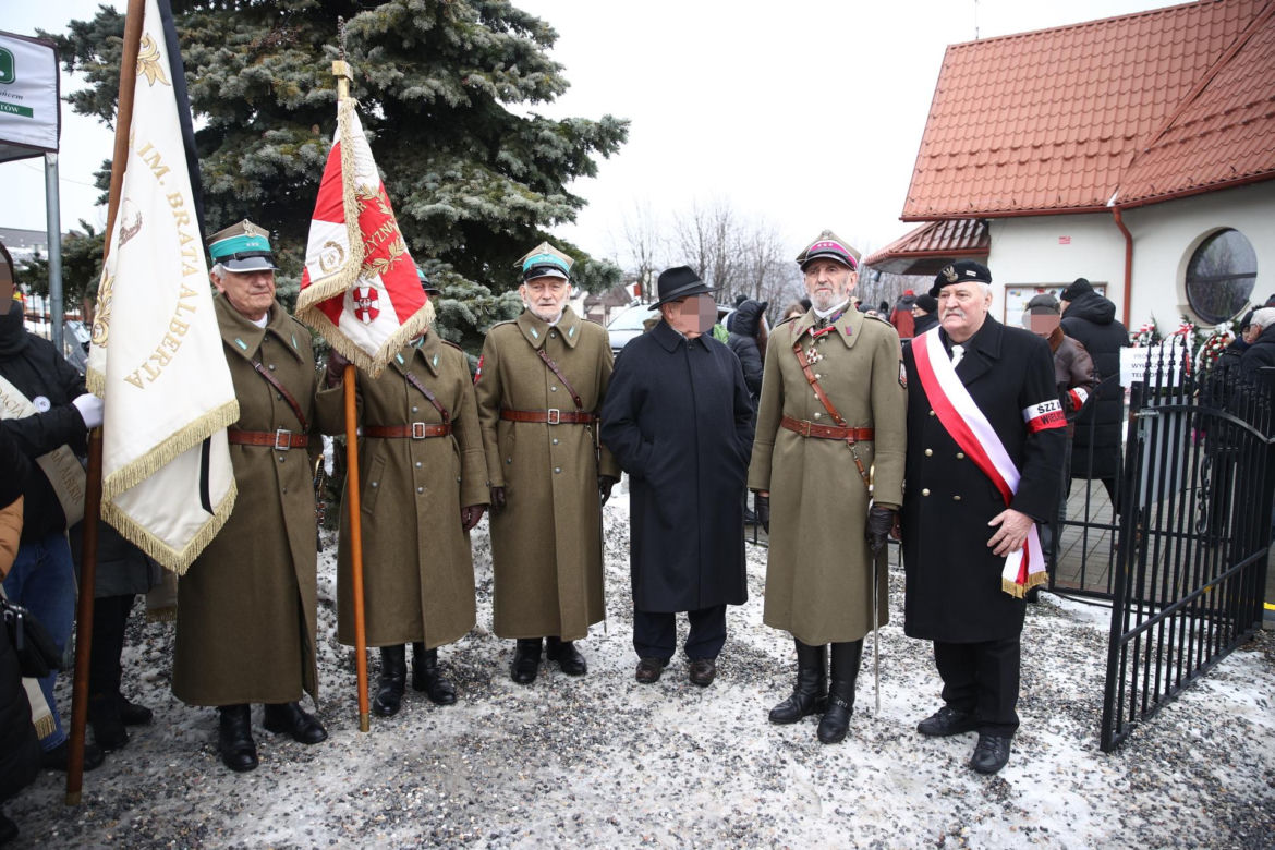 Pogrzeb ks. Isakowicza-Zaleskiego. Tak żegnają zmarłego kapłana