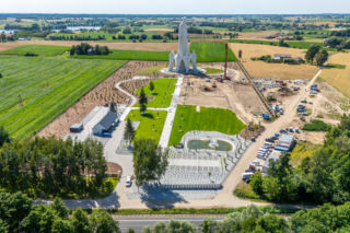 Budowa pomnika Matki Boskiej w Konotopiu