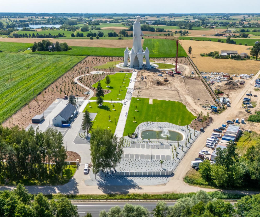 Budowa pomnika Matki Boskiej w Konotopiu