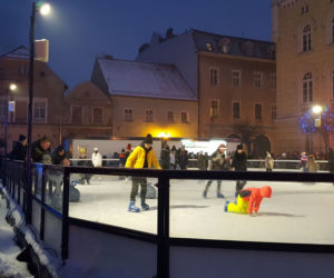 Tłumy na otwarciu lodowiska we Wschowie