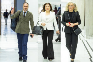 Czerń, biel i granat, ale też kolorowe szaleństwo. Oto noworoczna rewia mody w Sejmie!