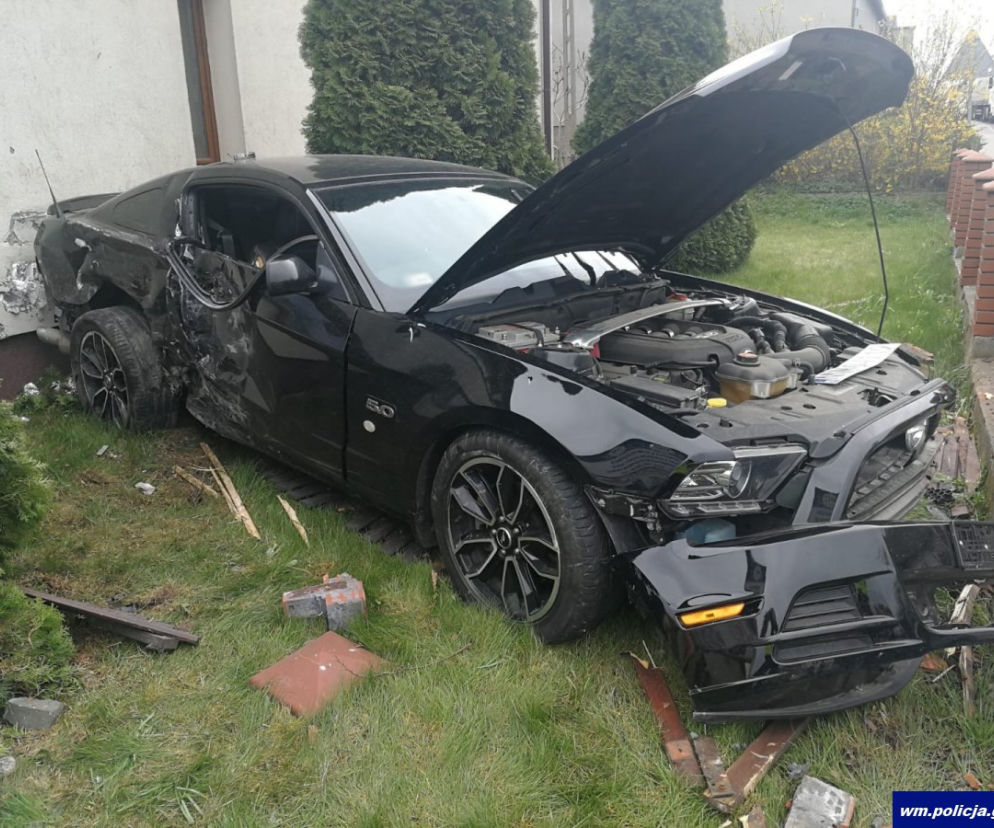 Ford Mustang zderzył się z Suzuki - wypadek w Sampławie 