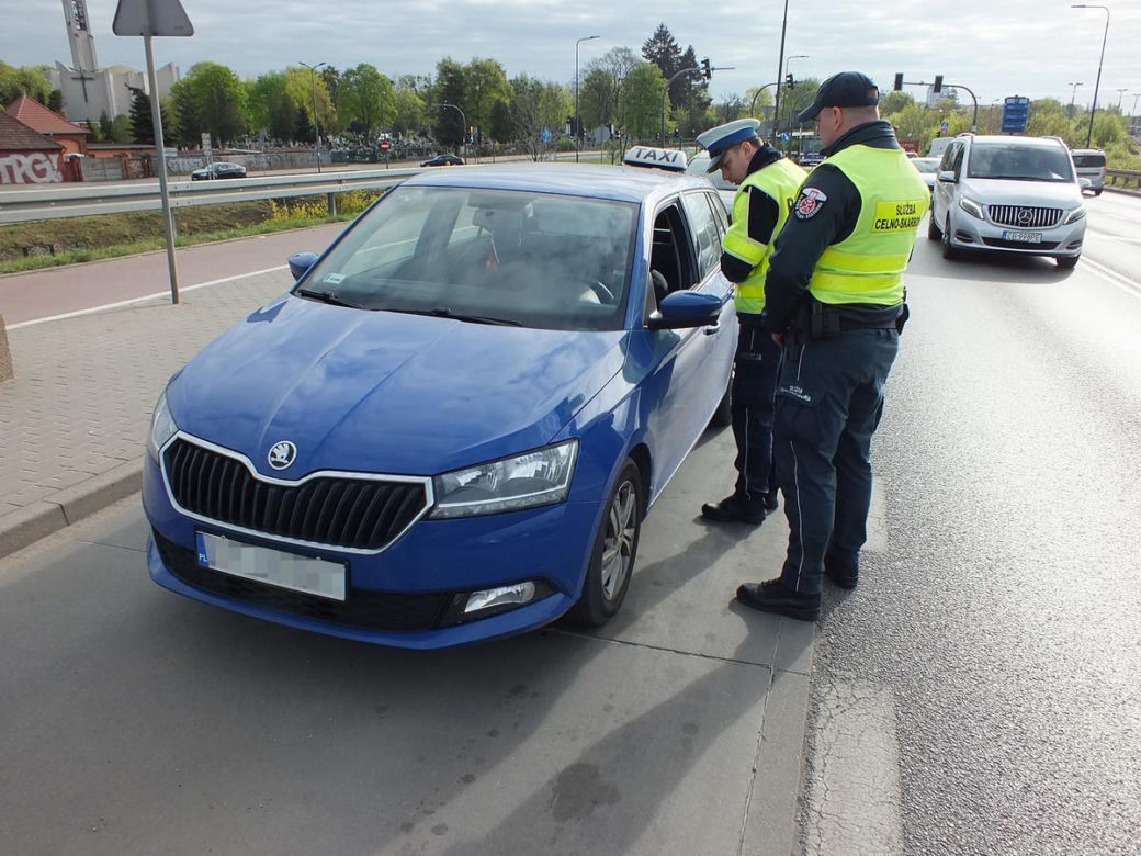 Naćpany taksówkarz woził pasażerów! Zdębieli, gdy zajrzeli do jego bagażnika