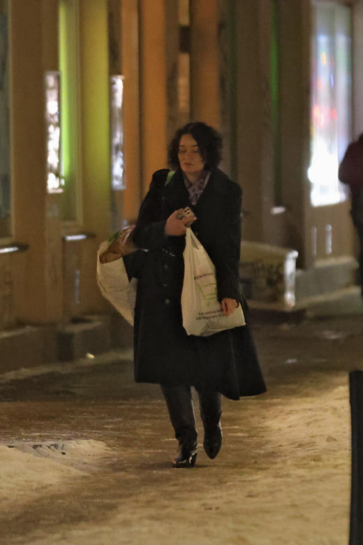 Anna Maria Żukowska buszuje w kwiatach