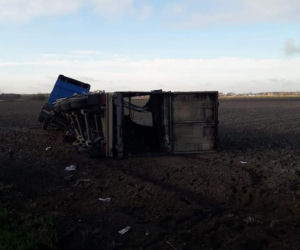 Tir w POLU, bus ZŁAMANY na pół. Wypadek na dk 74, cudem bez poważnych obrażeń! 