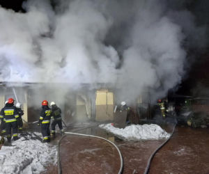 Ogień trawił dom pod warszawą przez całą noc
