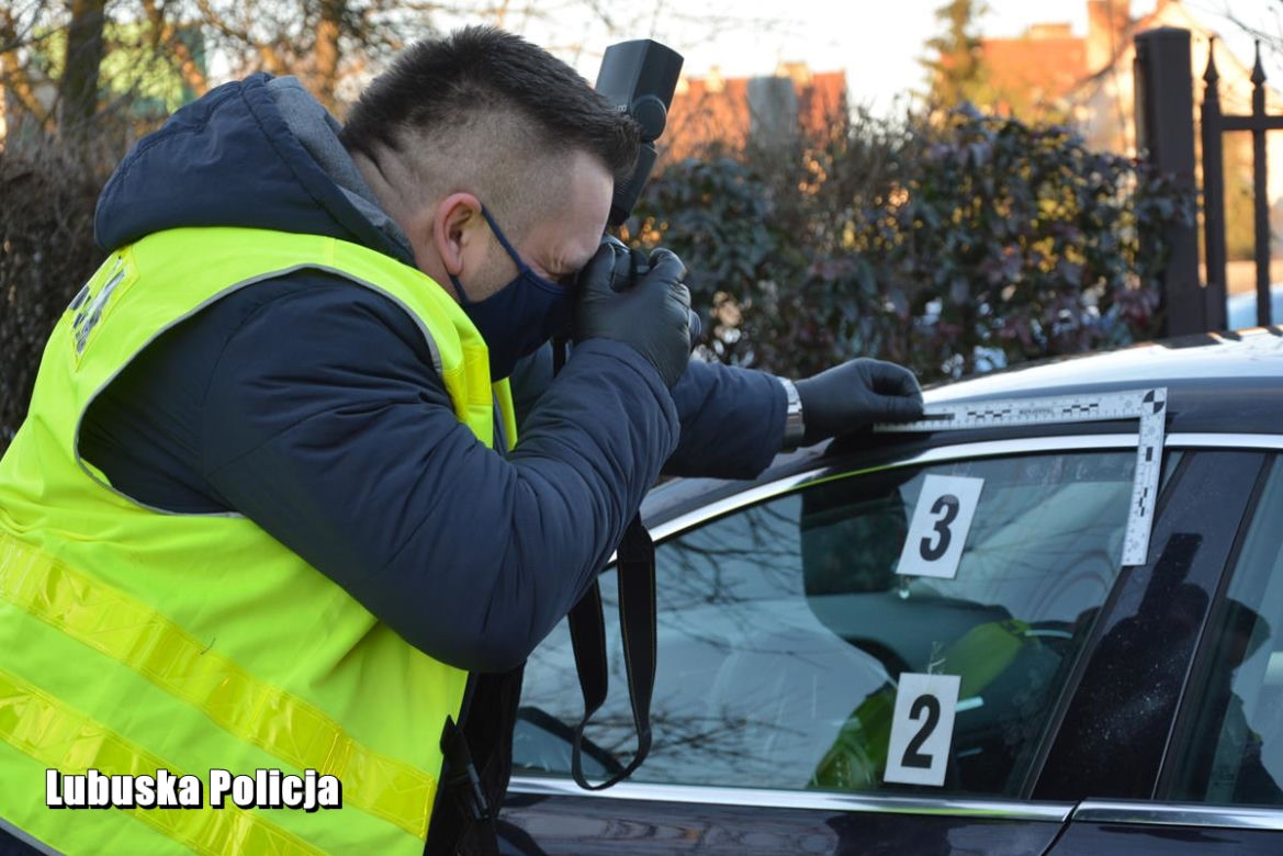 Skradzione Audi A5 odzyskane, podejrzany 23-latek w kajdankach