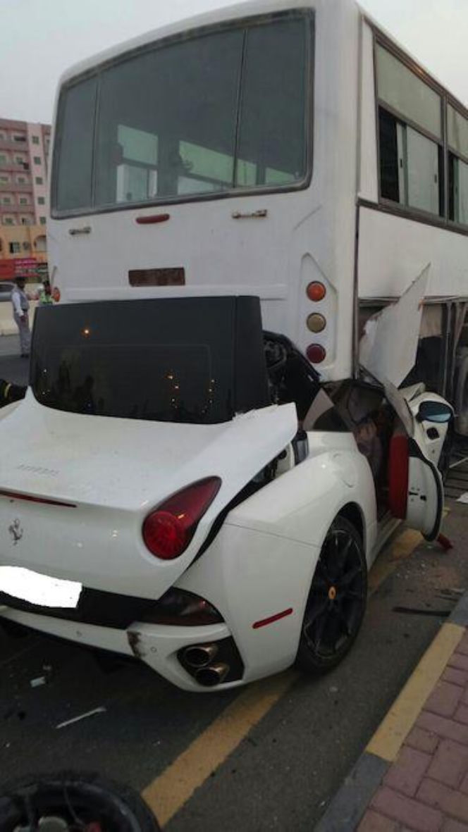Ferrari California zmiażdżone w wypadku