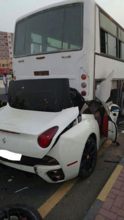 Ferrari California zmiażdżone w wypadku
