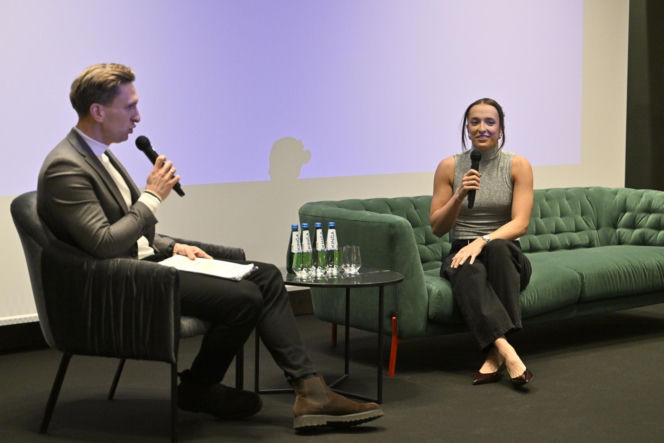 Iga Świątek i Daria Abramowicz na konferencji