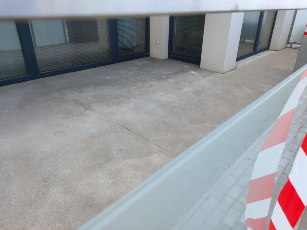 Łomża. 4-latka spadła z piątego piętra. Matka spała w mieszkaniu