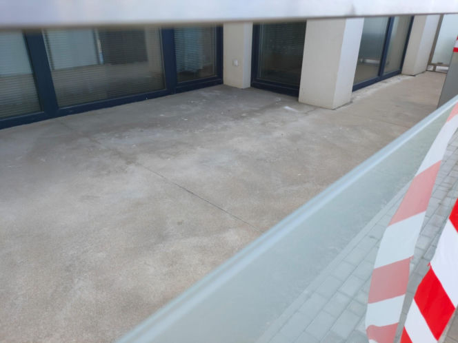 Łomża. 4-latka spadła z piątego piętra. Matka spała w mieszkaniu