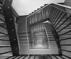 Rozpaczliwie wołanie o pomoc niosło się po klatce przez kilka godzin. Zareagowała tylko jedna osoba