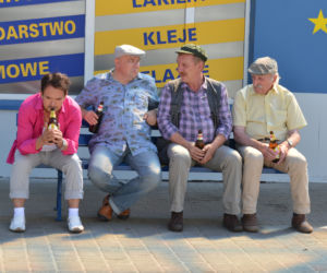 Ranczo 9 sezon odc. 106. Pietrek (Piotr Pręgowski), Hadziuk (Bogdan Kalus), Solejuk (Sylwester Maciejewski), Stach Japycz (Franciszek Pieczka)