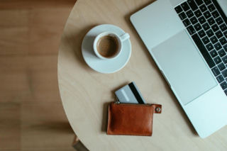 Polacy wybierają bezpieczeństwo zamiast inwestycji. Oto jak naprawdę oszczędzamy