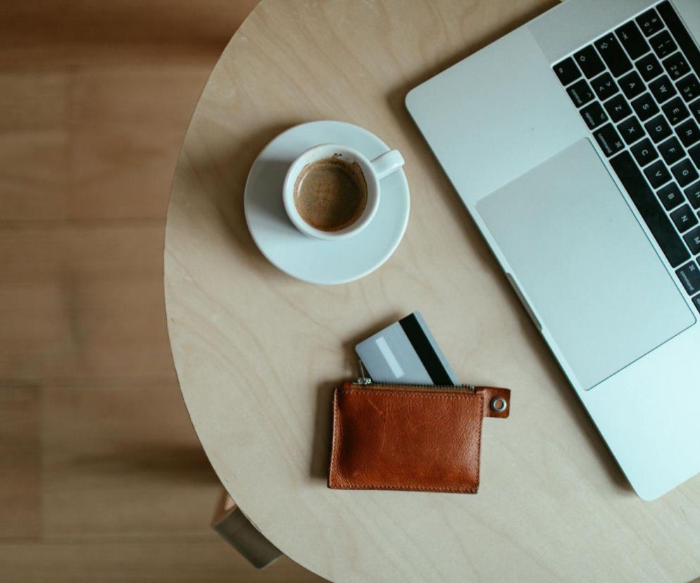 Polacy wybierają bezpieczeństwo zamiast inwestycji. Oto jak naprawdę oszczędzamy