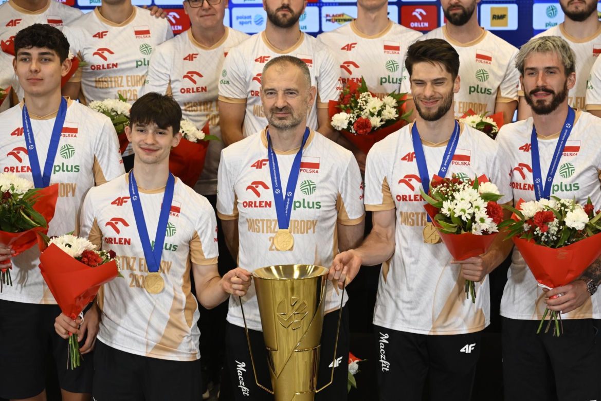 Złoci medaliści ME przywitani przez kibiców na lotnisku