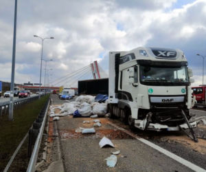 Autostrada A4 w Gliwicach zablokowana po wypadku dwóch ciężarówek. Są potężne utrudnienia