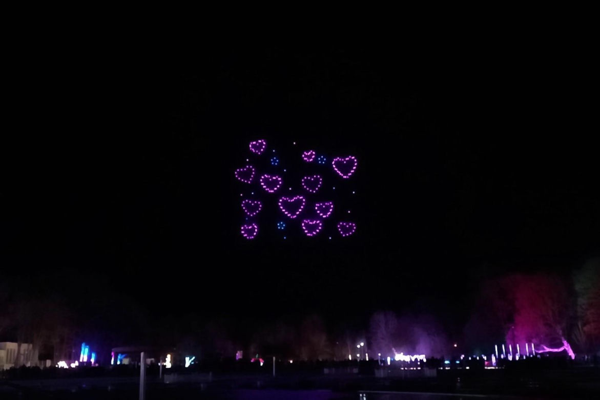 Pokaz dronów na Arkonce