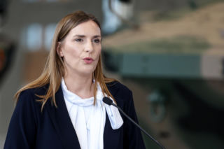 MON tłumaczy się z przerobionego zdjęcia wiceminister Sobkowiak-Czarneckiej! Internauci szybko zauważyli