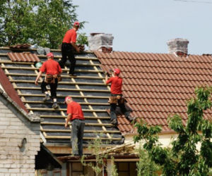 Remont dachu. Zasady, których warto przestrzegać podczas wymiany dachu