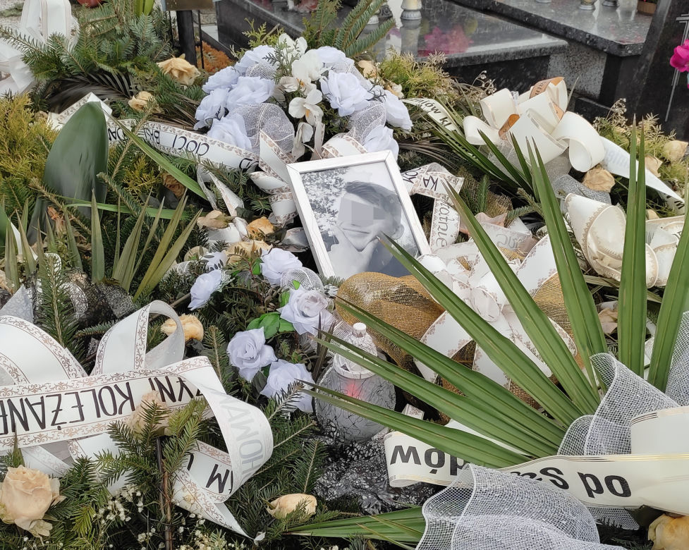Staw, w którym dwa tygodnie temu utonęło trzech młodych mężczyzn, ratowali psa