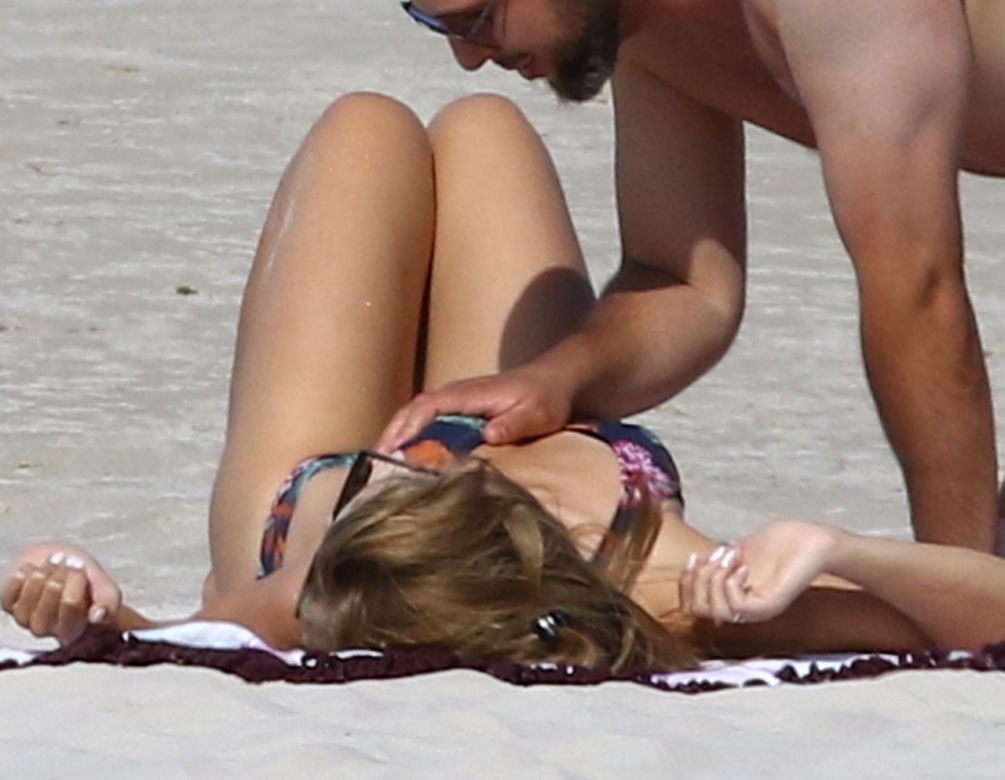 Agnieszka Kaczorowska: Bożenk z klanu baraszkuje na plaży