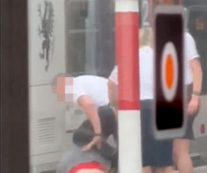 Szokujące sceny na peronie w Wejherowie! Bójka agresywnego pasażera z konduktorem
