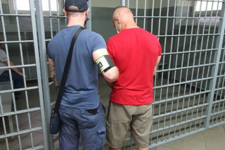 Uwierzył, że na dobę po wyjściu z więzienia jest nietykalny! Rzeczywistość była okrutna…