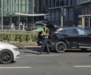 Auto TV Republika przewróciło się w centrum Warszawy. W środku był poseł PiS i znany dziennikarz