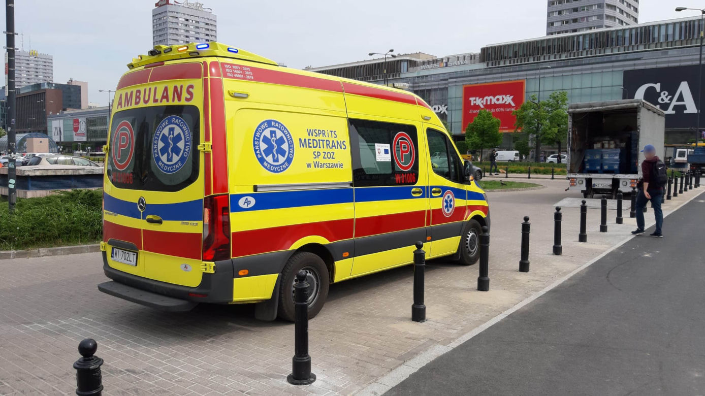 Wypadek na stacji metra w Centrum. Mężczyzna runął pod pędzący pociąg