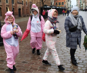Gorące serca smagane wiatrem. Torunianie grają z WOŚP po raz trzydziesty! [FOTO]