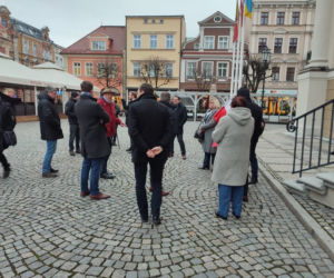 Nigdy więcej wojny! Protest na rynku w Lesznie