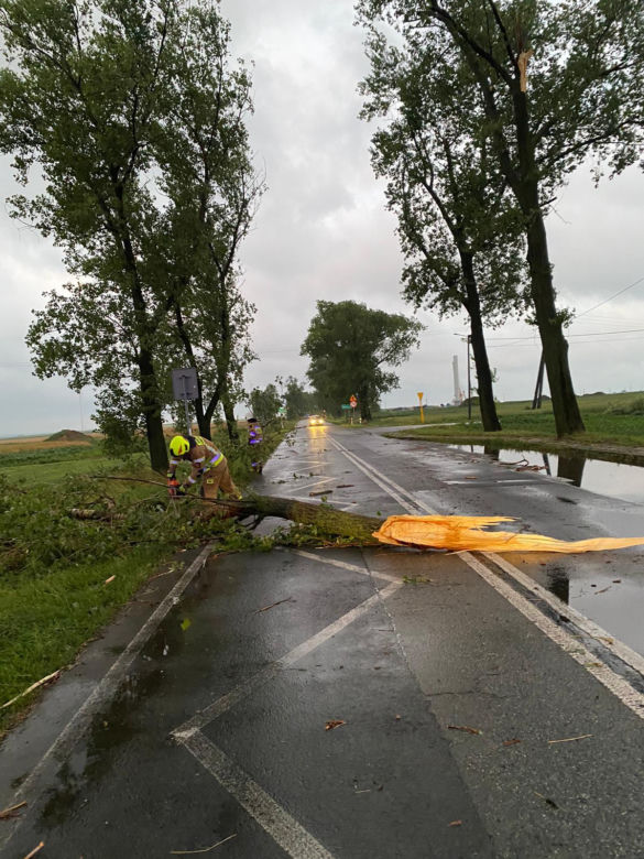 Burze i grad przeszły nad Śląskiem. Ogromne zniszczenia. Żywioł spustoszył całą wieś