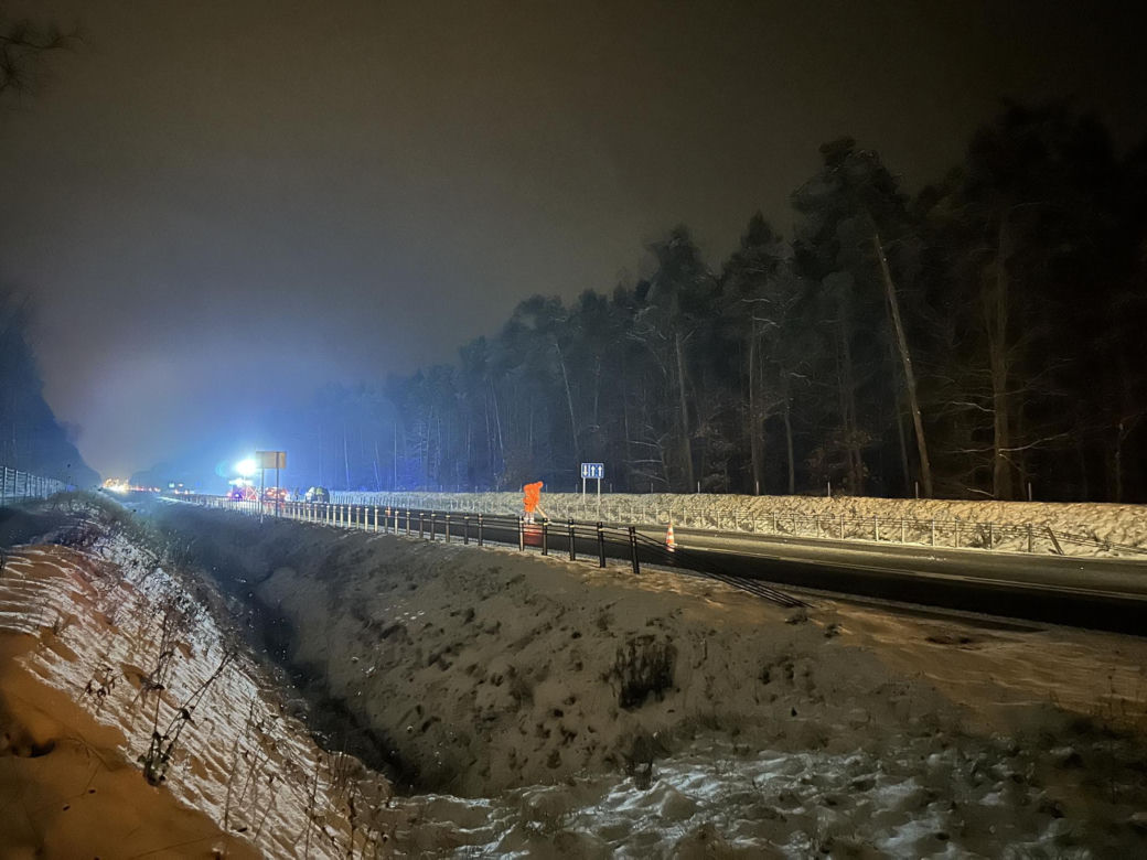 Szedł wieczorem obwodnicą Żyrardowa. Gdy przechodził przez drogę, zginął