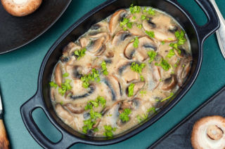 To najlepszy sos pieczarkowy, jaki jadłam. Sekretnym składnikiem jest ten włoski serek 