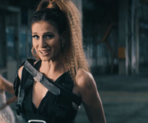 Sylwia Grzeszczak w teledysku RAKIETY zwycięża ze złem! [ZDJĘCIA]