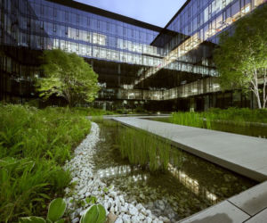 Ogród na dachu garażu podziemnego, biurowiec Konstruktorska Business Center 