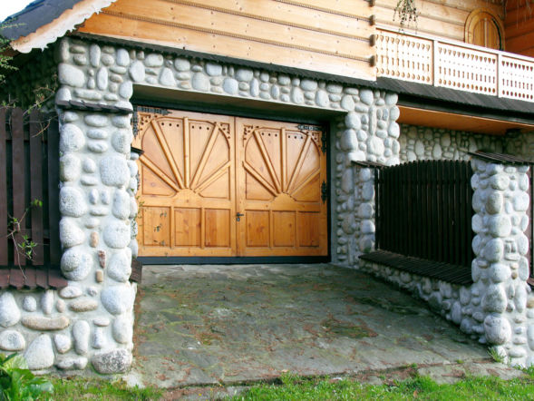 Brama garażowa rozwierna, drewniana