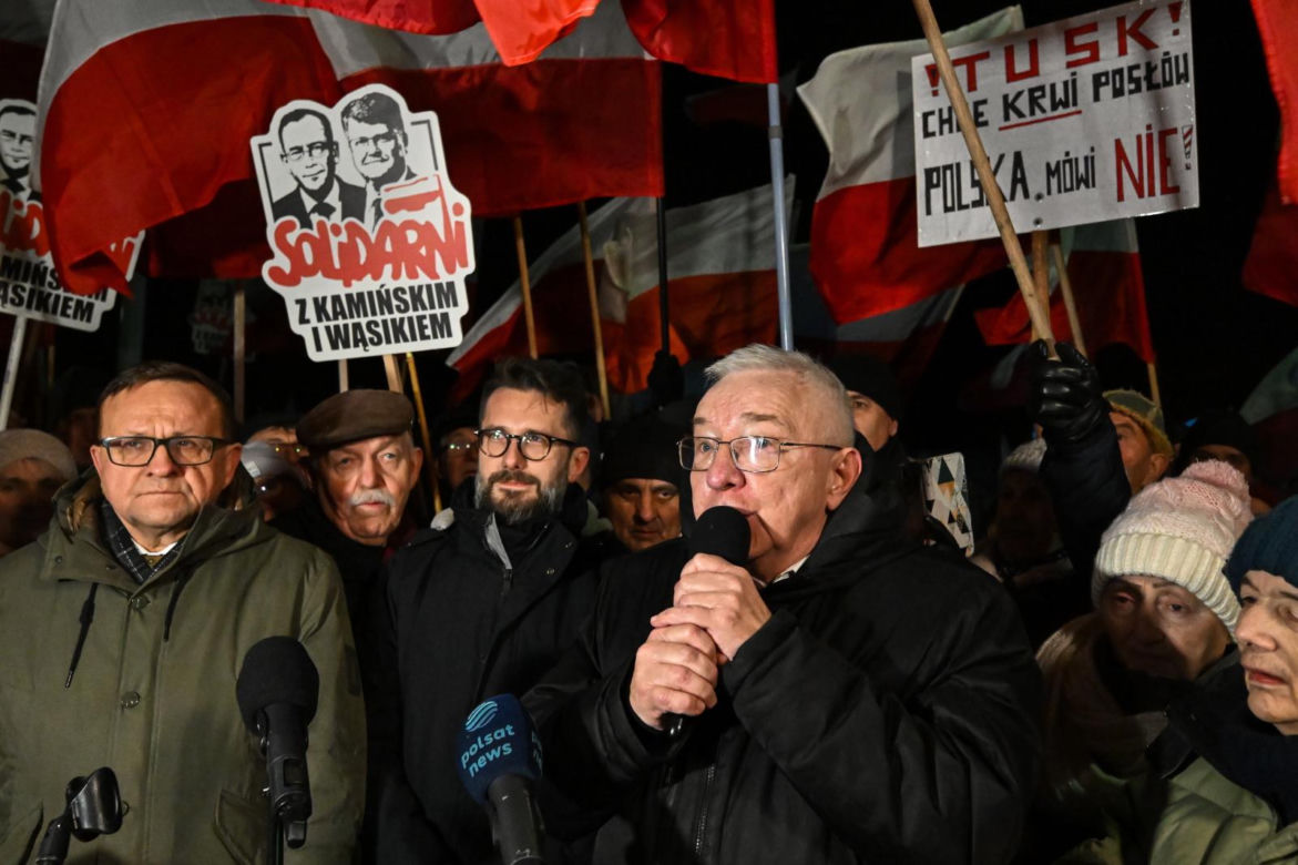 Manifestacje przed zakładami karnymi, w których przebywali Mariusz Kamiński i Maciej Wąsik