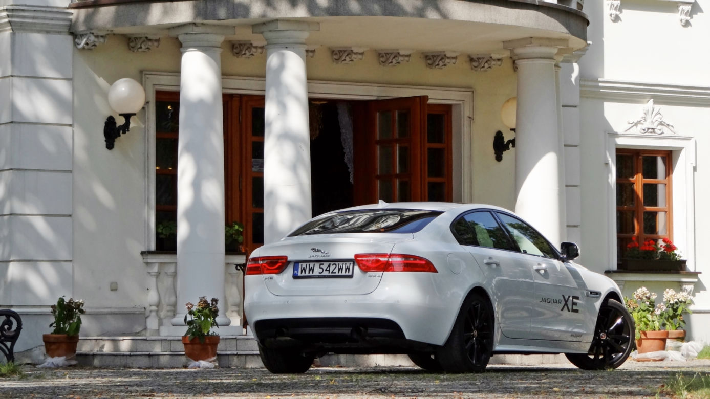 Jaguar XE 2.0 T R-Sport