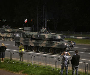 Nocna próba defilady wojskowej w Warszawie