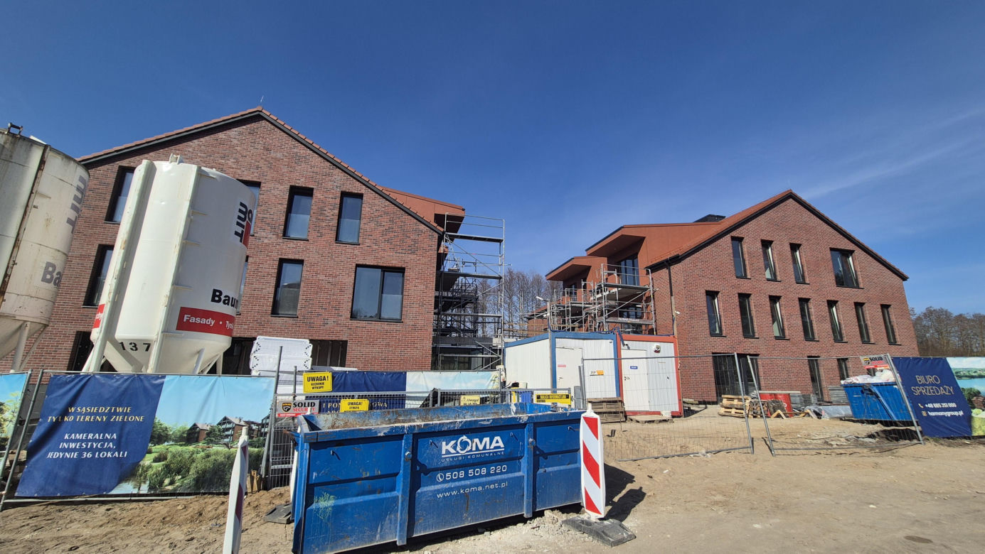 Nad jeziorem Ukiel w Olsztynie powstają luksusowe apartamenty. Na jakim etapie są prace?