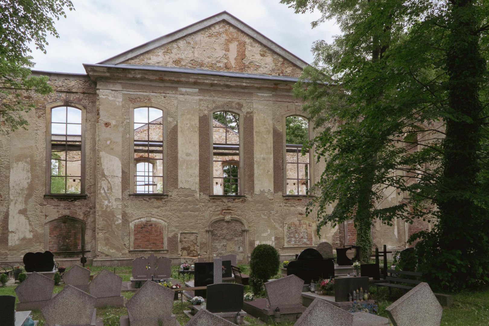 Ruiny kościoła ewangelickiego w Miłkowie na Dolnym Śląsku