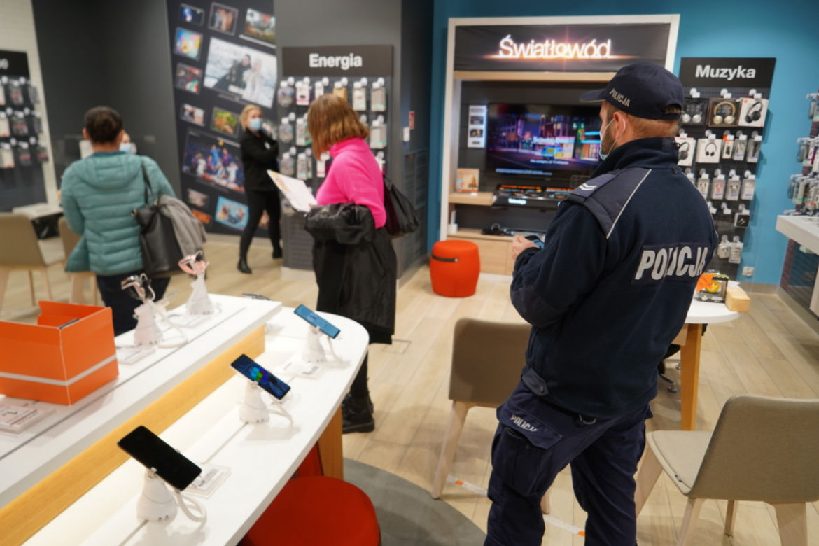 Nalot policji i sanepidu na bydgoskie galerie handlowe