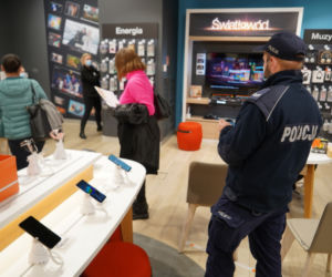 Nalot policji i sanepidu na bydgoskie galerie handlowe