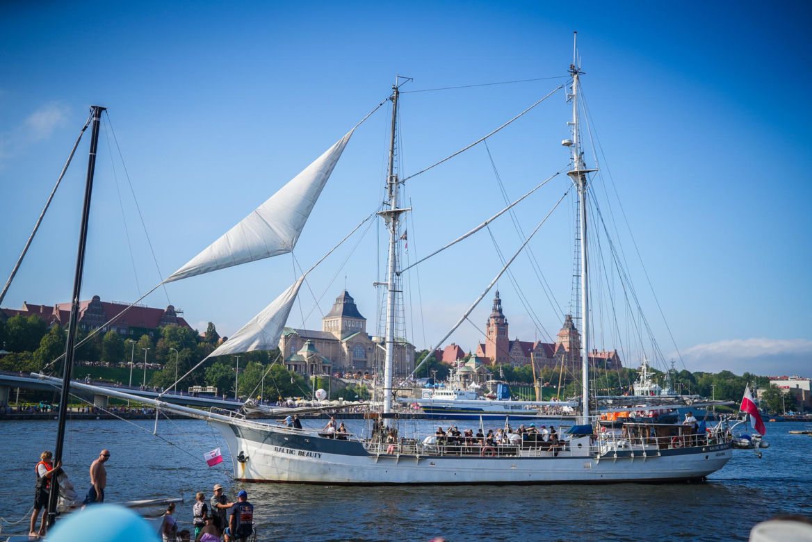 Letni vibe i gwiazdy na scenie: ESKA Music Tour rozgrzeje Szczecin podczas Żagli 2025!