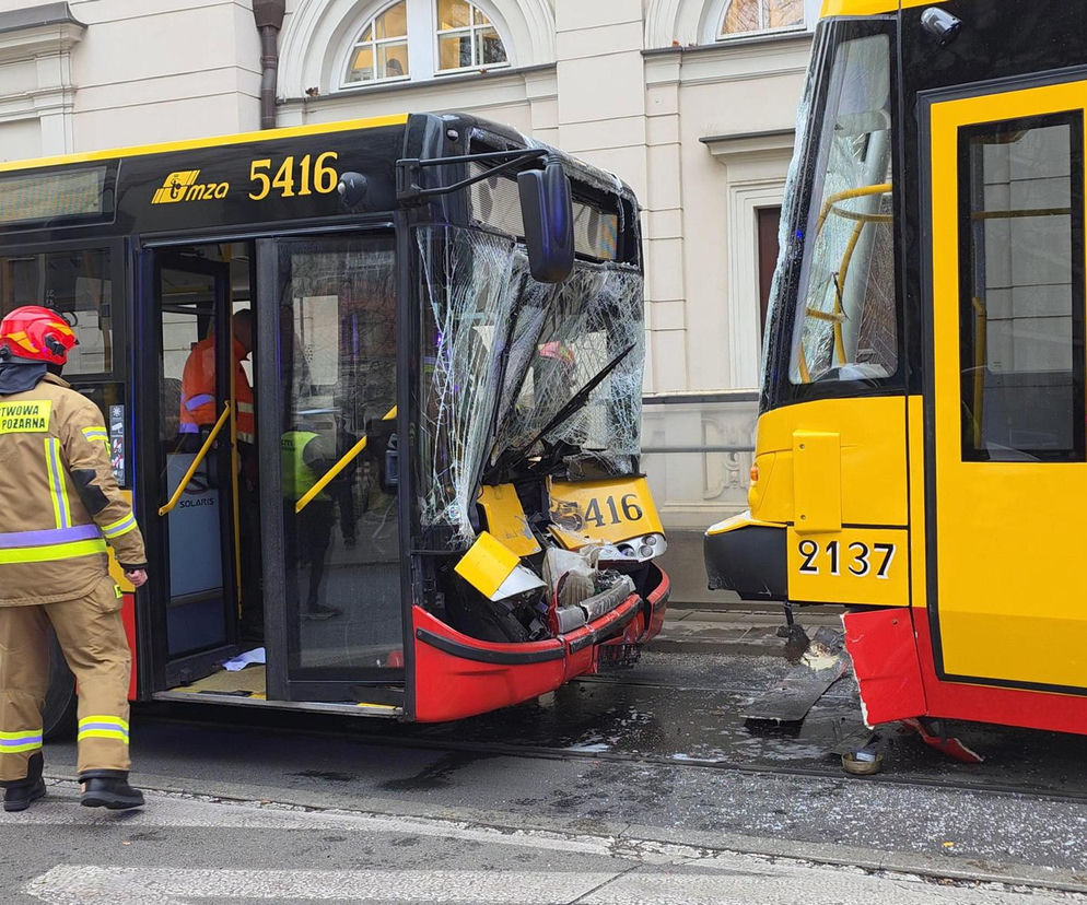 Zderzenie tramwajów i autobusu w Warszawie 18.11.2025