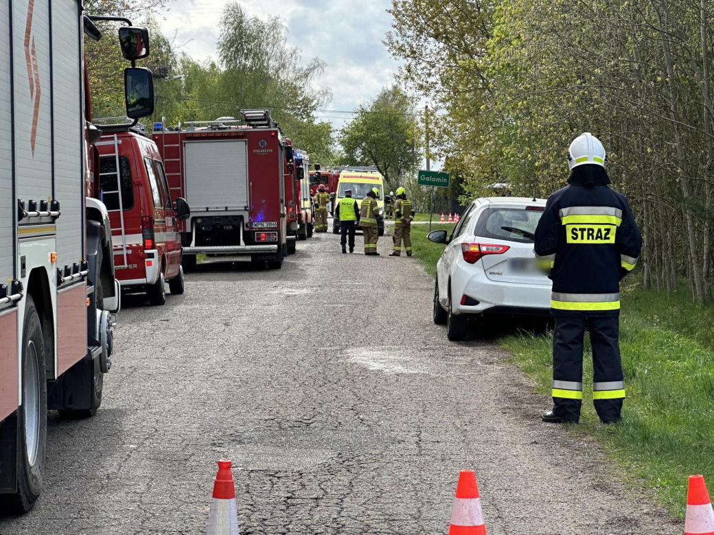 Śmiertelny wypadek pod Płockiem. Jedna osoba nie żyje i wielu rannych. 13-latka walczy o życie